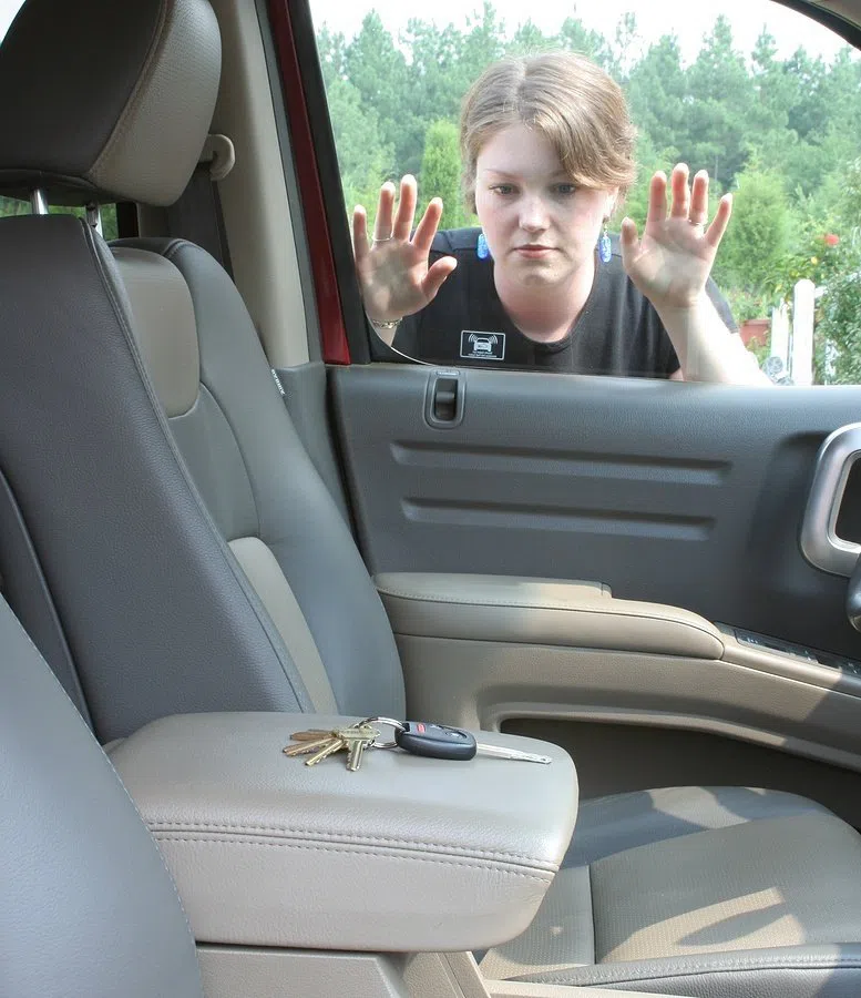Cleveland Pro Locksmith Cleveland, OH 216-365-7132 - locked-keys-in-car
